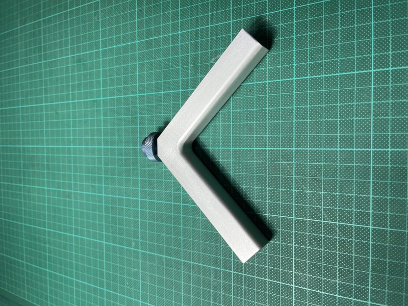 V-slot toast fixture